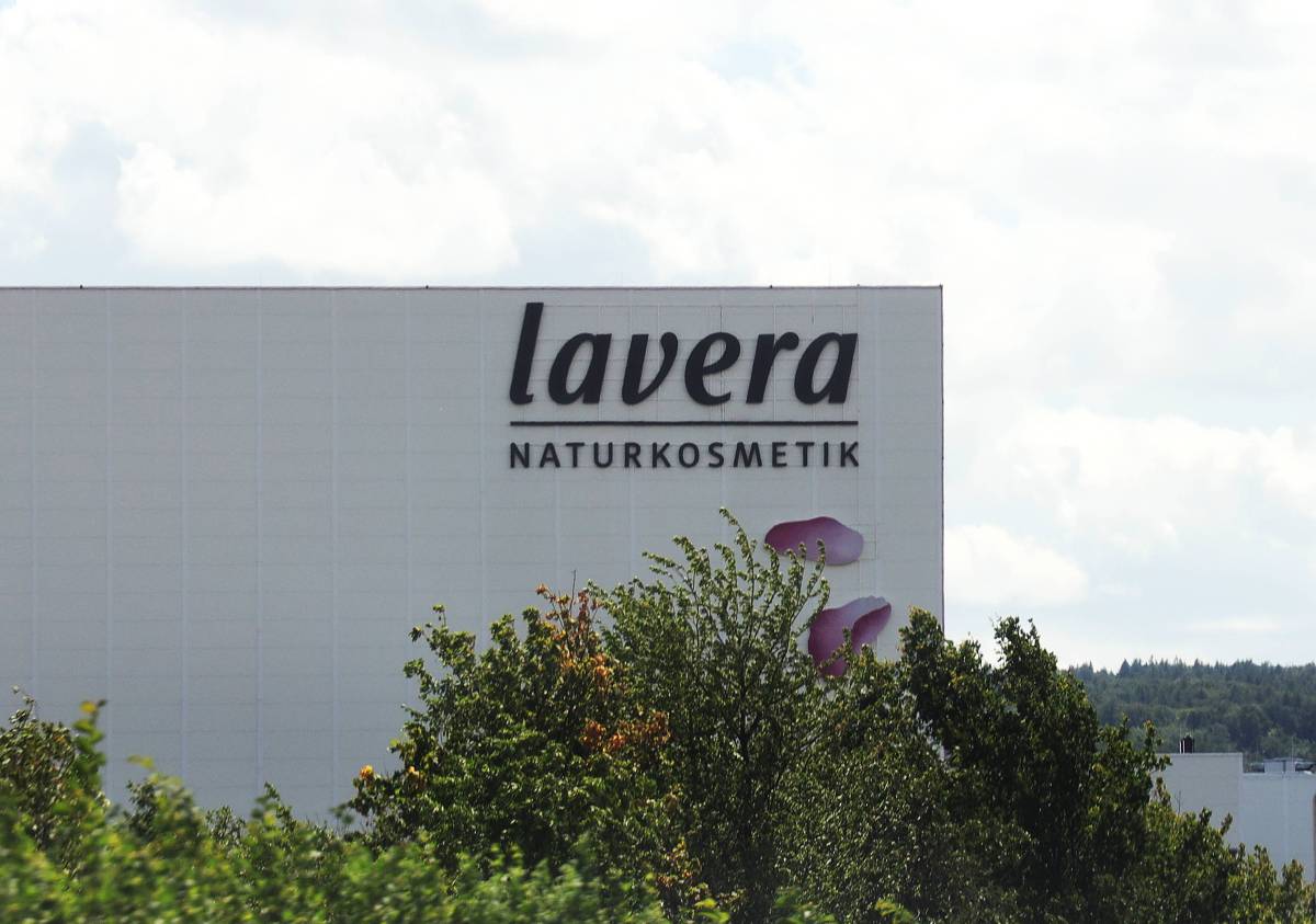 Bekanntes Logo mit interessanter Geschichte: Die Lavera Naturkosmetik in Niedersachsen
