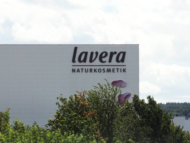 Bekanntes Logo mit interessanter Geschichte: Die Lavera Naturkosmetik in Niedersachsen
