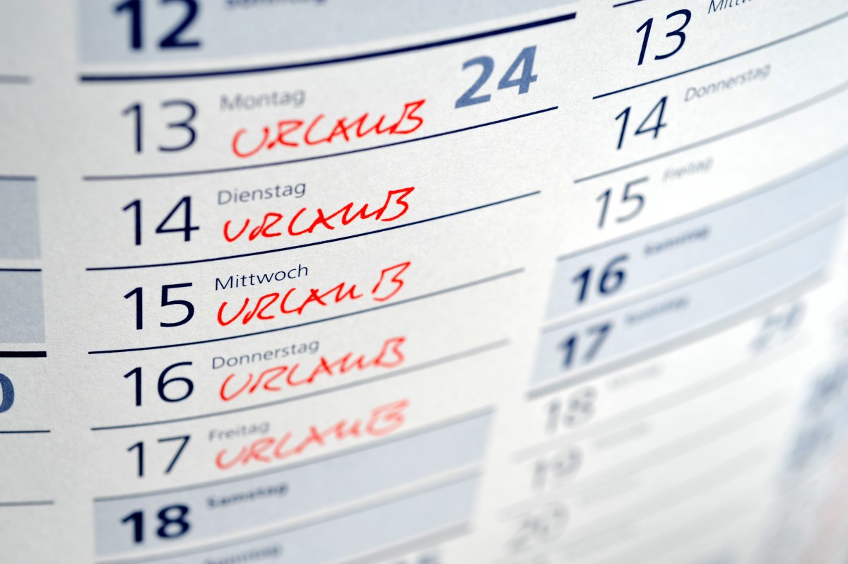 In einem Kalender ist Urlaub eingetragen worden.