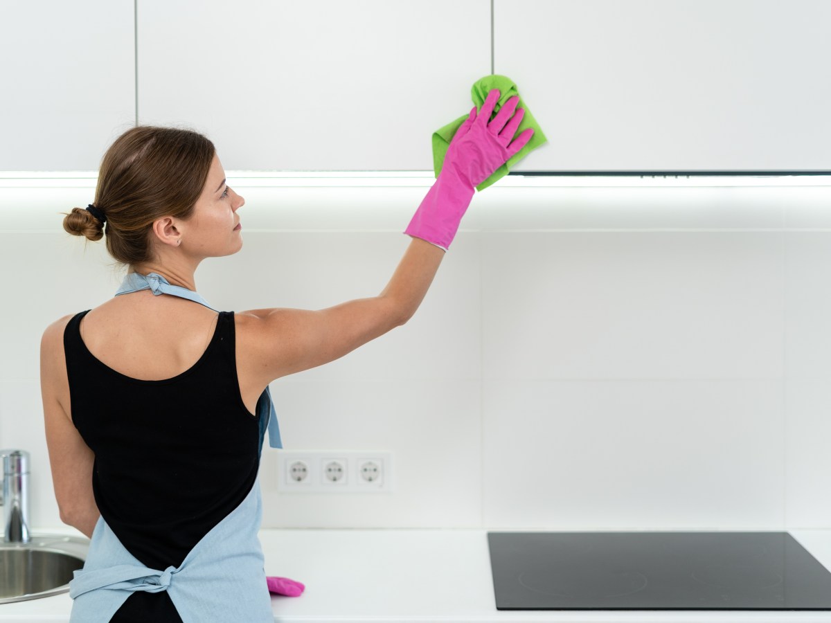 Küchenschränke reinigen: Diese 3 Hausmittel lassen sie nach dem Frühjahrsputz erstrahlen