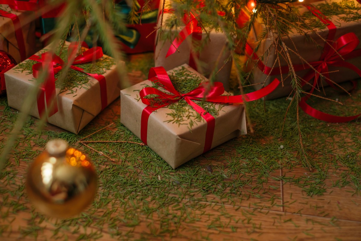 Weihnachtsbaum nadelt