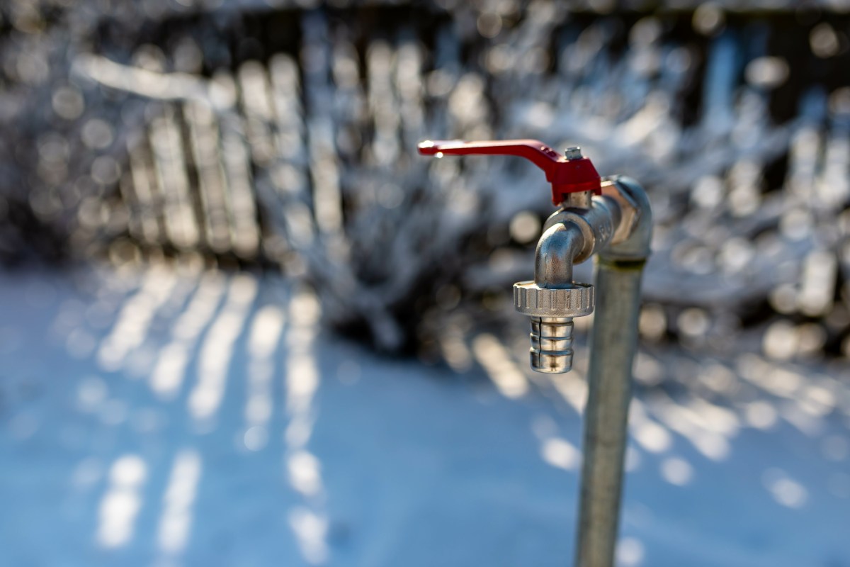 Wasserhahn im Winter