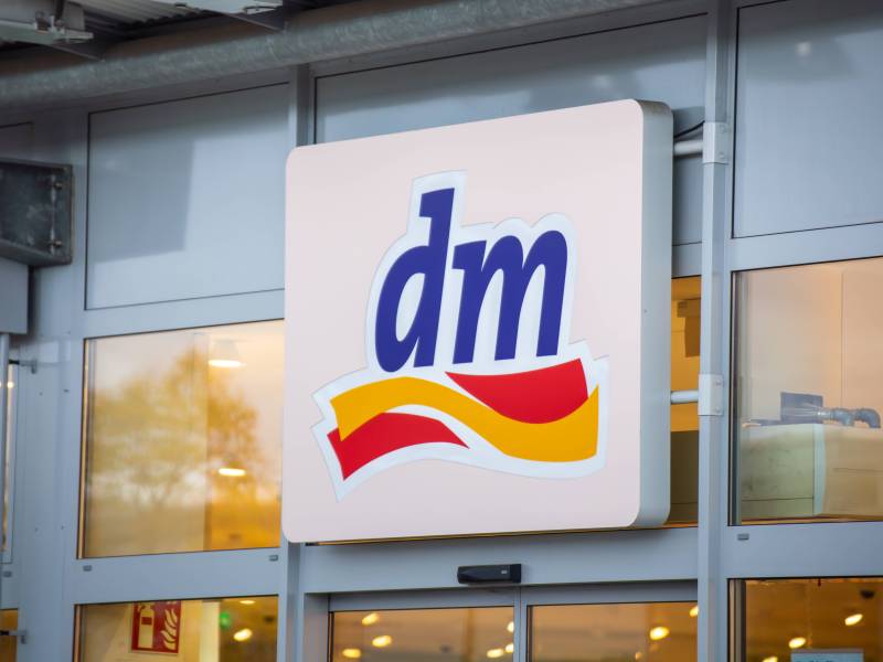 Das Logo von dm.
