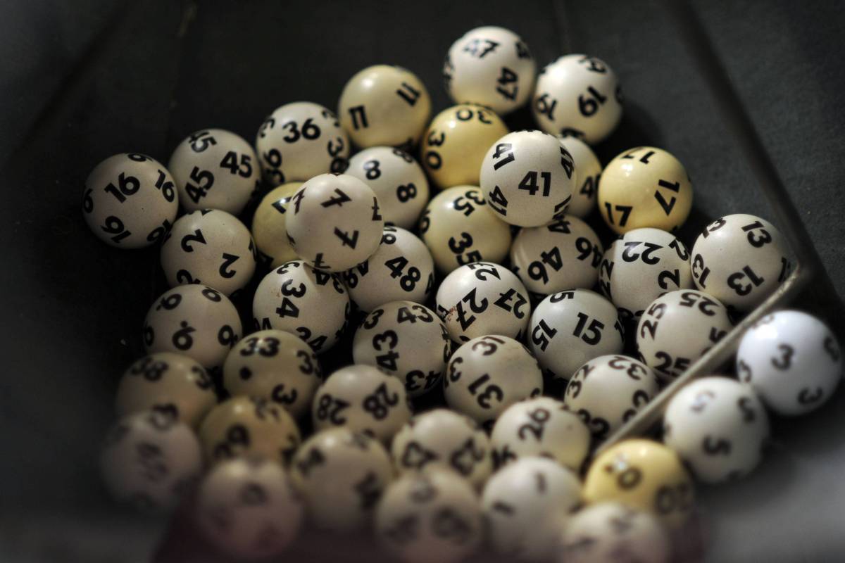 Kugeln mit Lottozahlen.