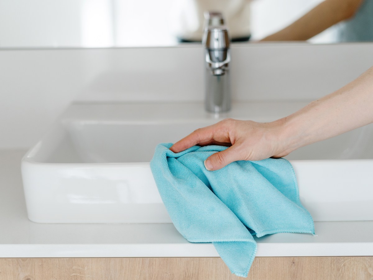 Waschbecken putzen