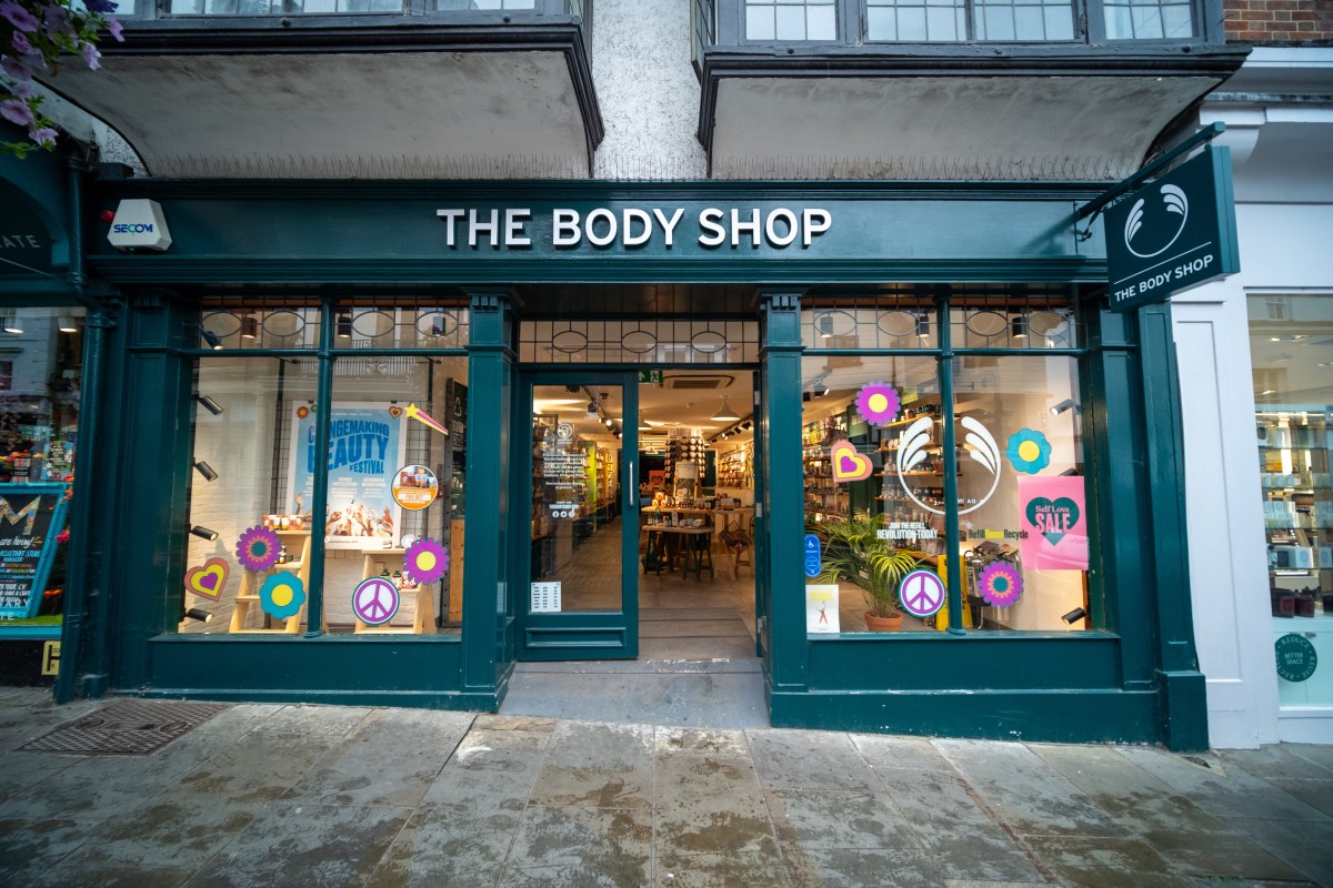 Vor allem in Innenstädten und an Bahnhöfen ist The Body Shop international eine feste Institution. Wie geht es nach den jüngsten Gerüchten weiter und wem gehört das Unternehmen?
