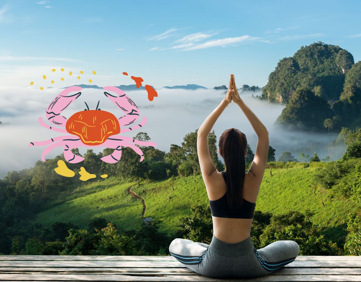 Frau macht Yoga: Gesundheit Horoskop 2024 für Sternzeichen Krebs