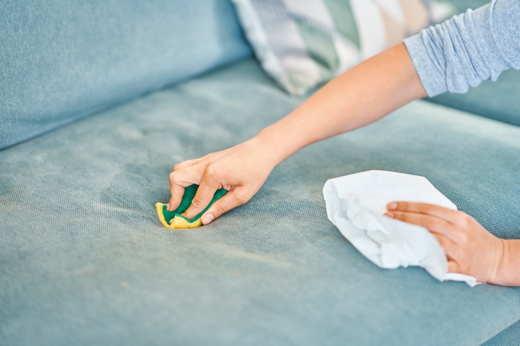 Sofa Flecken entfernen