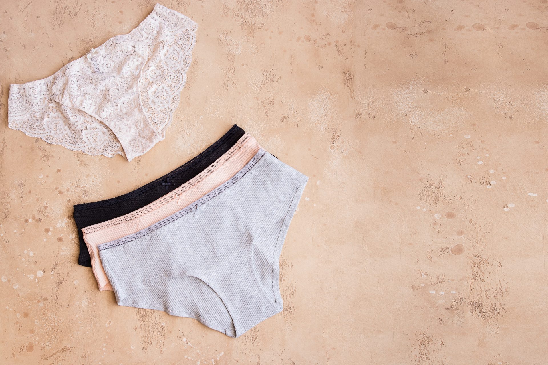 Damen-Unterw-sche-Warum-haben-Slips-eine-kleine-Schleife-