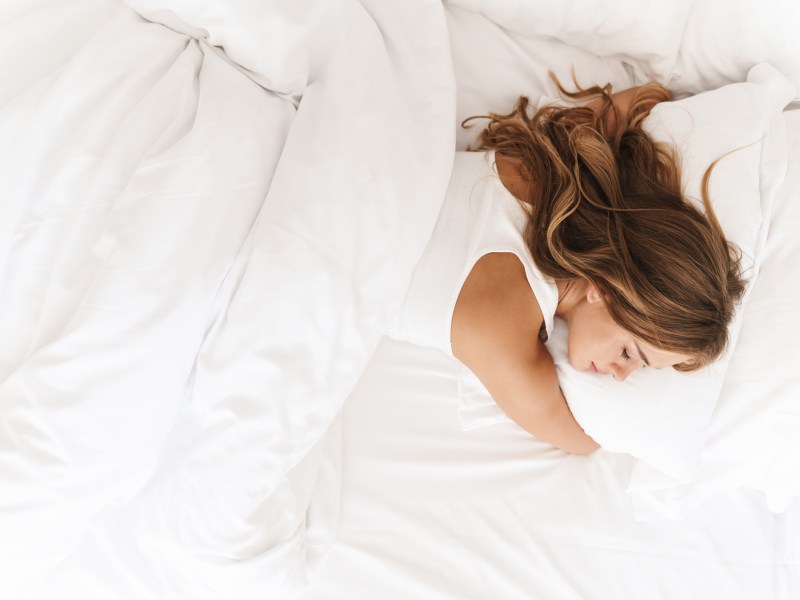 Eine neue Studie belegt: Mit diesem Sex-Trick findest du schneller in den Schlaf.