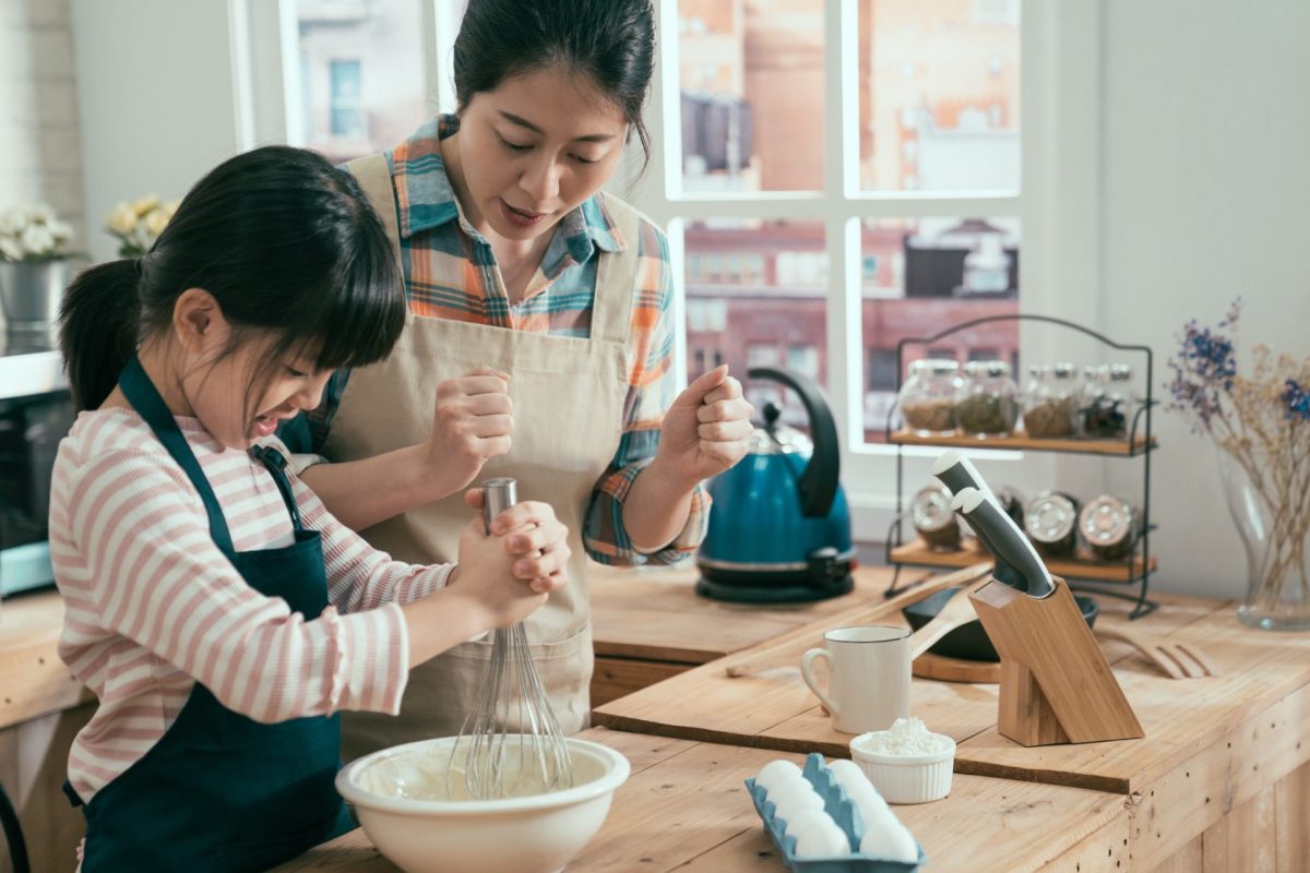 Mutter Tochter backen