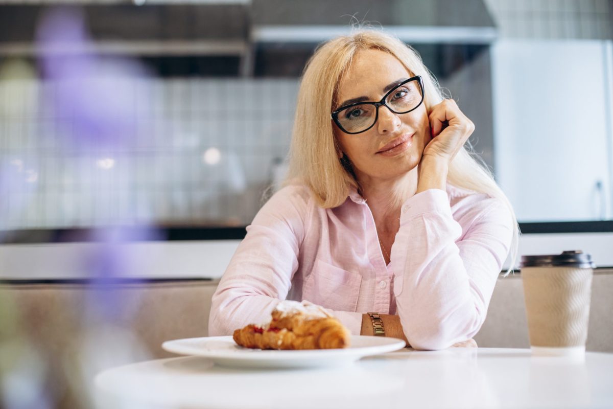 Frau Croissant essen