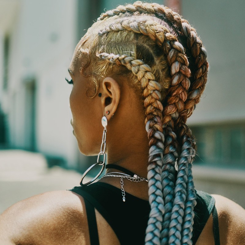 Festival Frisuren: Space Buns, Braids & Co. – 4 aufregende Looks mit Anleitung