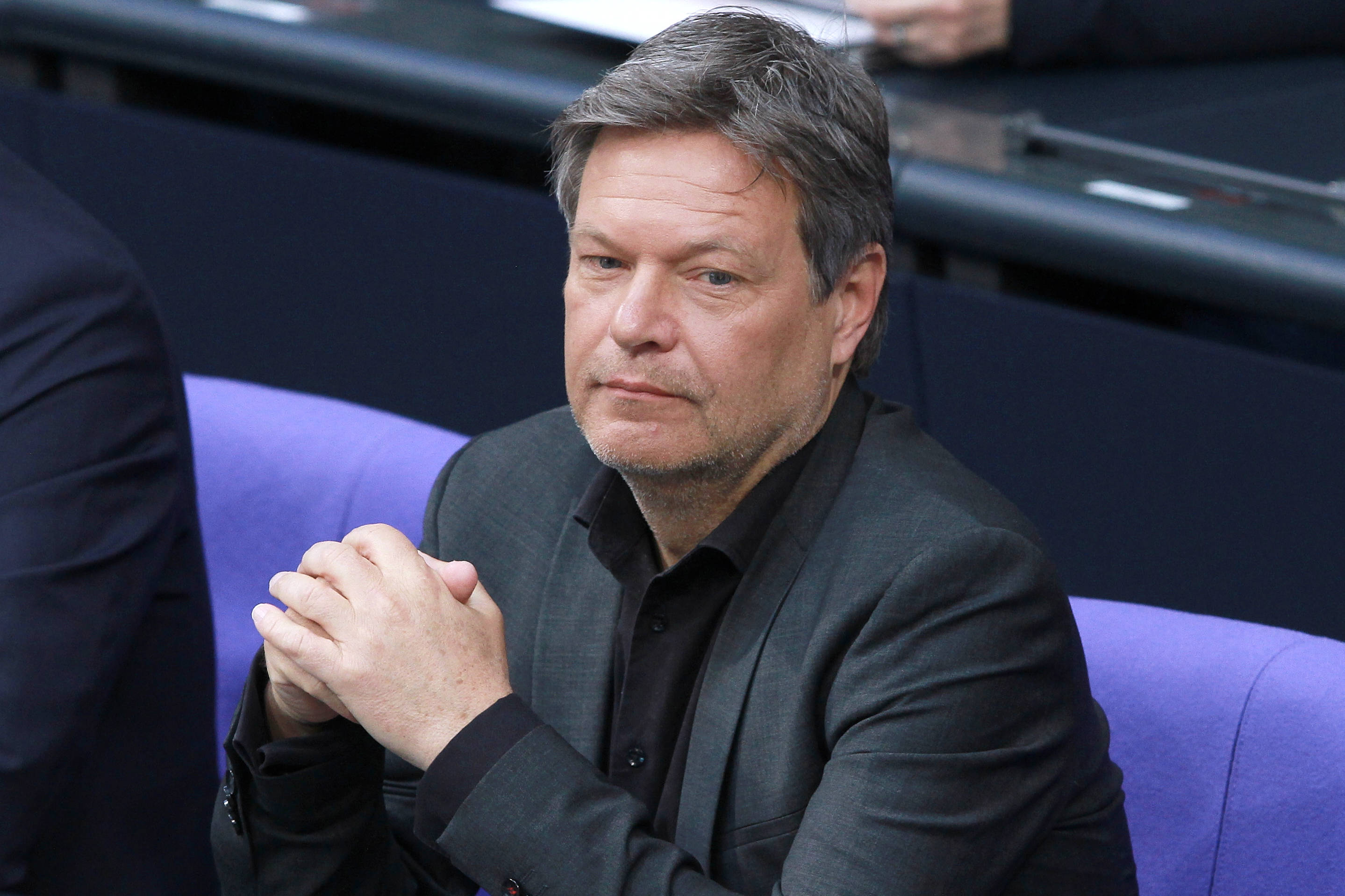 So hoch ist das Gehalt von Robert Habeck wmn
