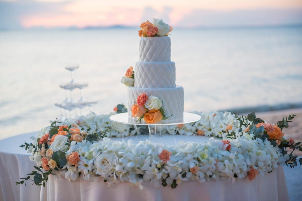 Hochzeitstorte am Strand