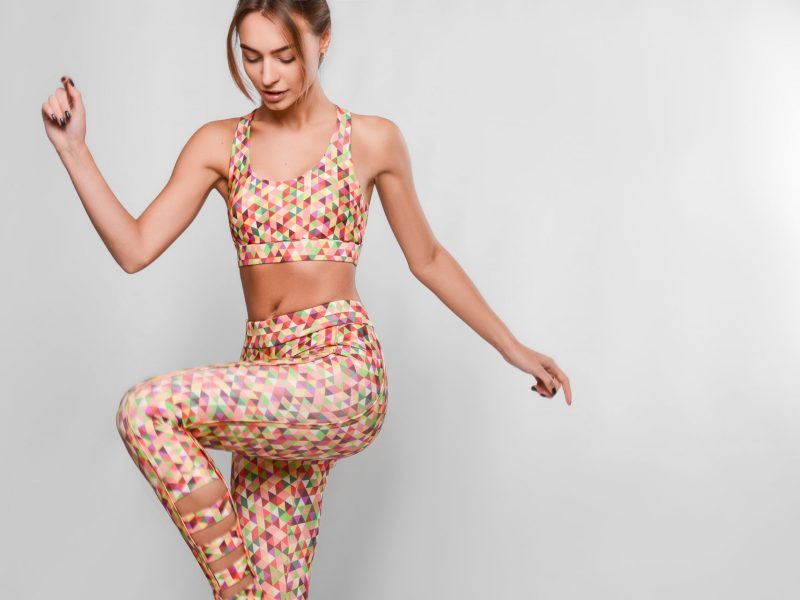 Frau Yoga-Outfit
