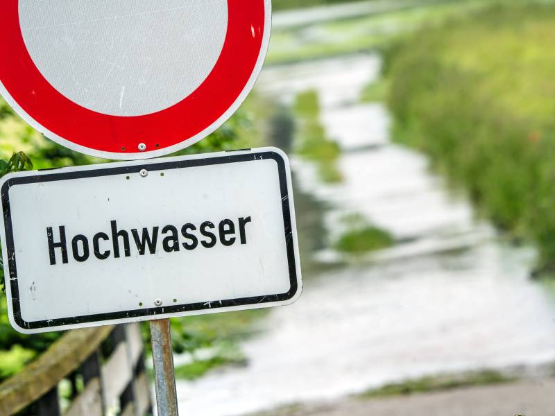 Auf einem Schild steht das Wort 