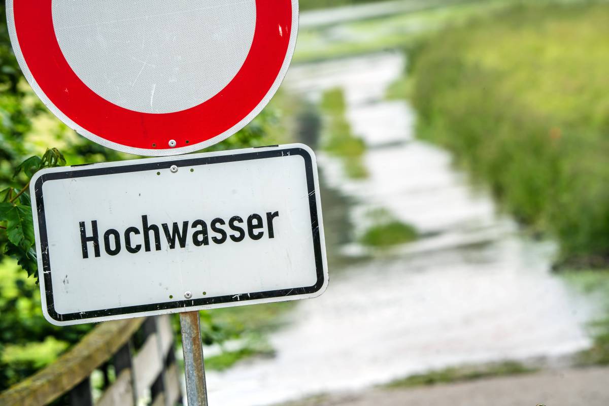 Auf einem Schild steht das Wort 