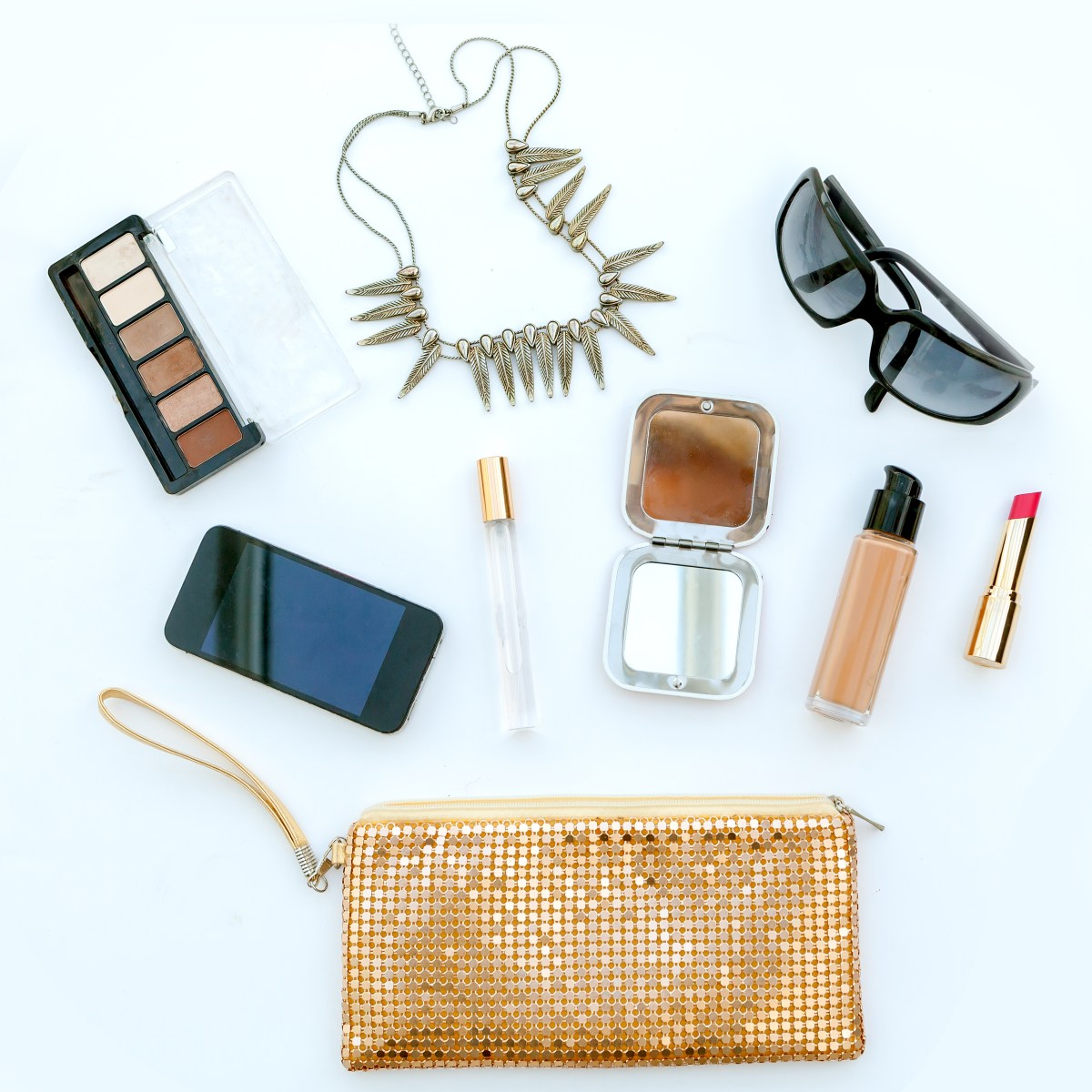 Make-up für unterwegs: Die besten Produkte für die Festivaltasche