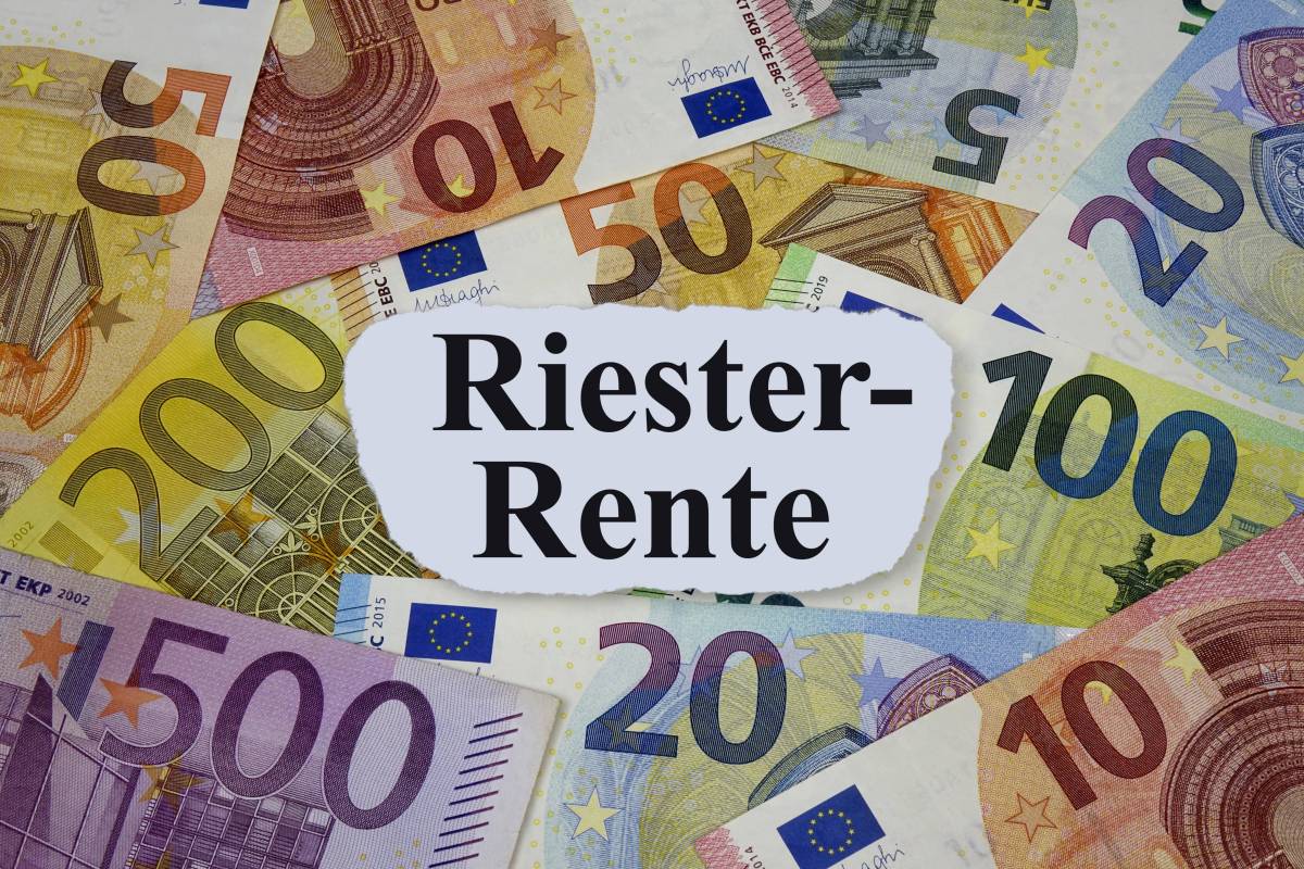 Auf einem weißen Zettel steht das Wort 