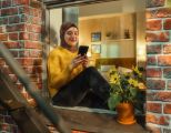 Frau am Handy