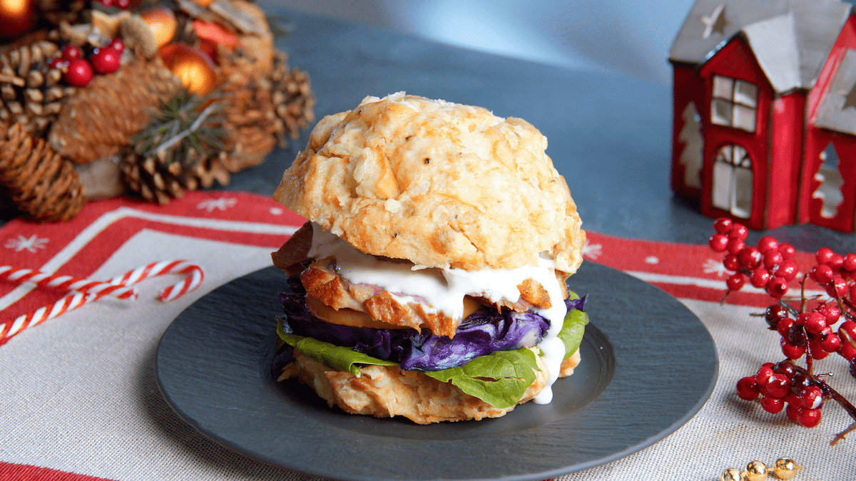 Knödel-Burger mit Entenbrust und Rotkohl