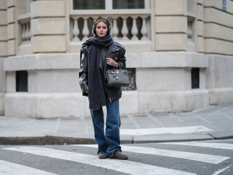 Frau mit Uggs