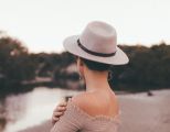 Frau Dankbarkeit Natur Journaling