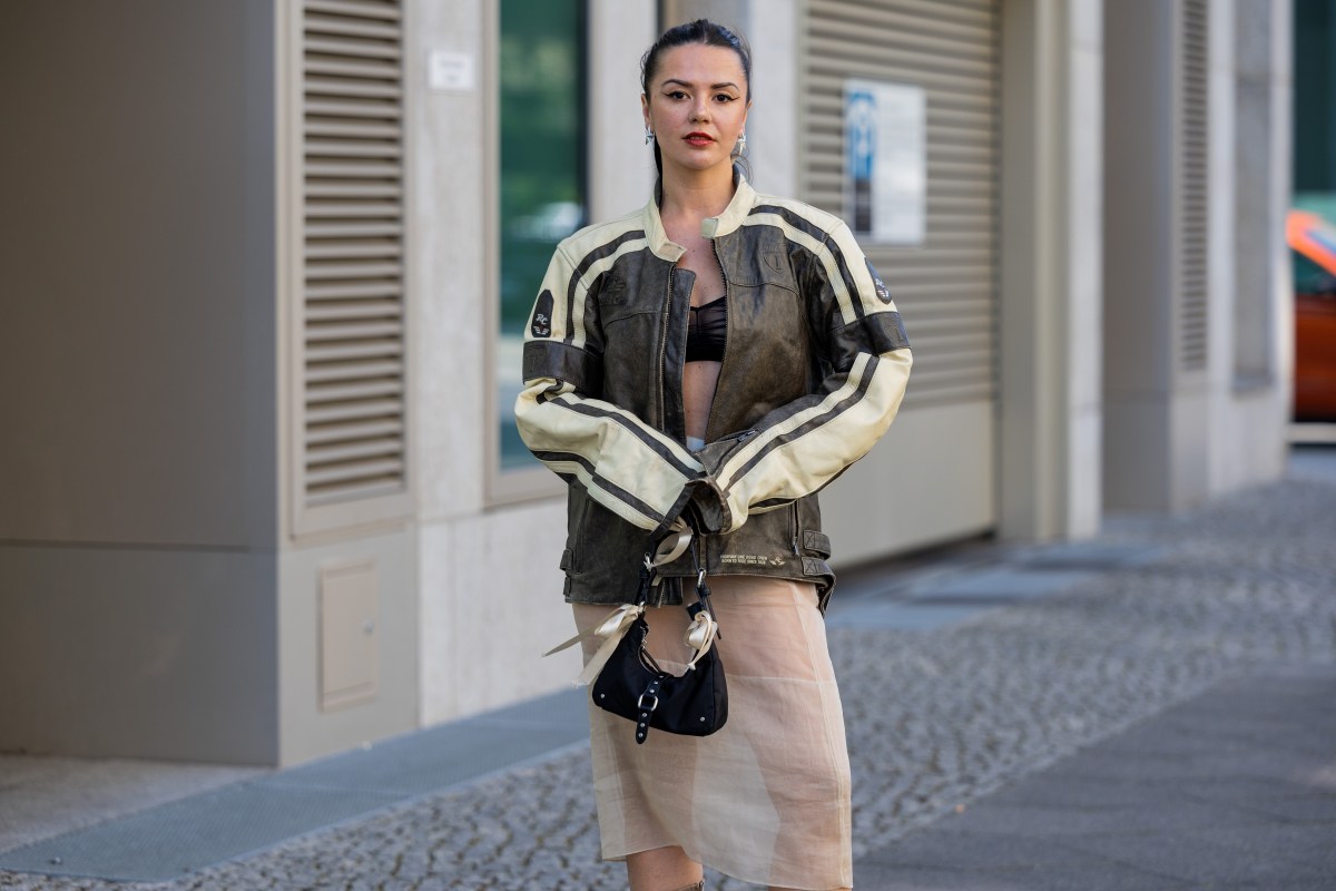 Frau trägt den Biker Boho Look