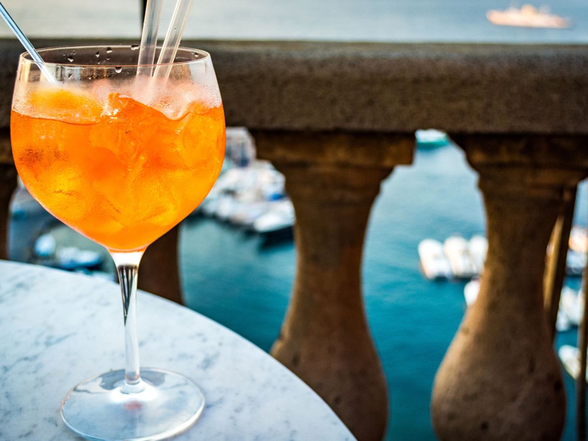 DIY Aperol-Bar: So einfach zauberst du deine eigene Sommer-Oase fÃ¼r den Balkon