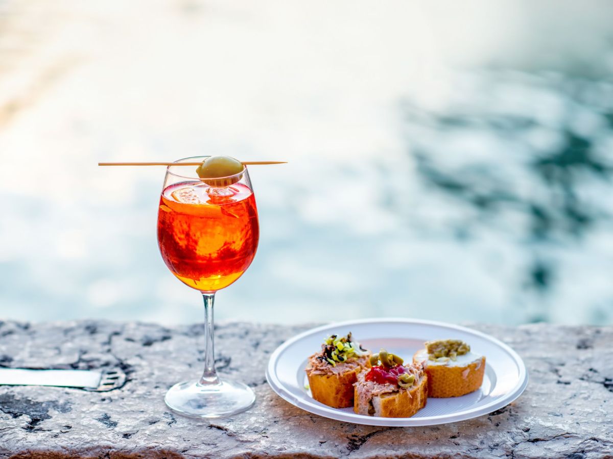 7 geniale Snacks zu Aperol â€“ diese Kombis schicken dich in den Food-Himmel