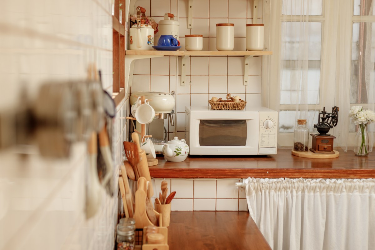 spülmaschine mit Gardine verdecken: Moderne Küche einrichten wie damals bei Oma