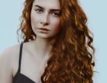 frau mit roten flecken: hautpflege beauty produkt