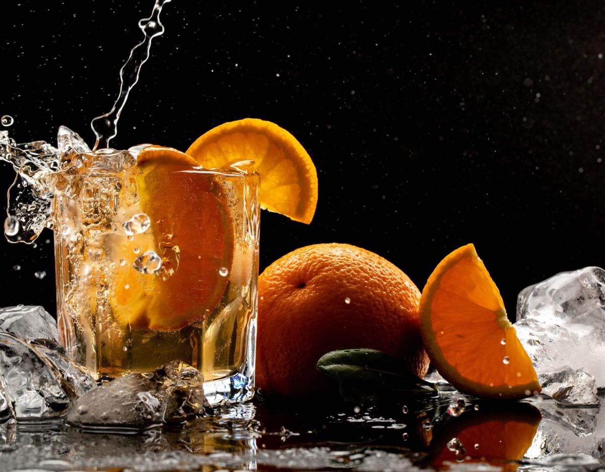 Aperol Cocktail Eiswürfel Orangen