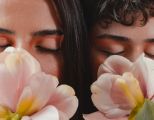 Frauen mit Blumen