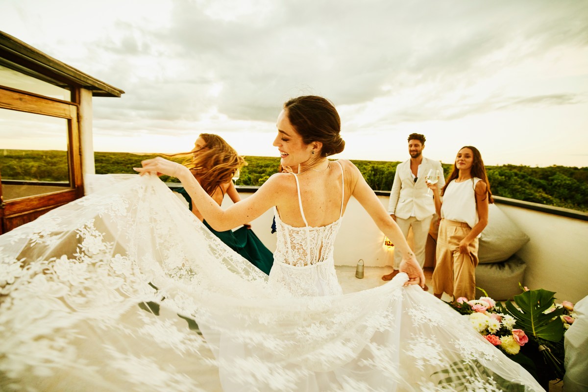 Frau in Brautkleid