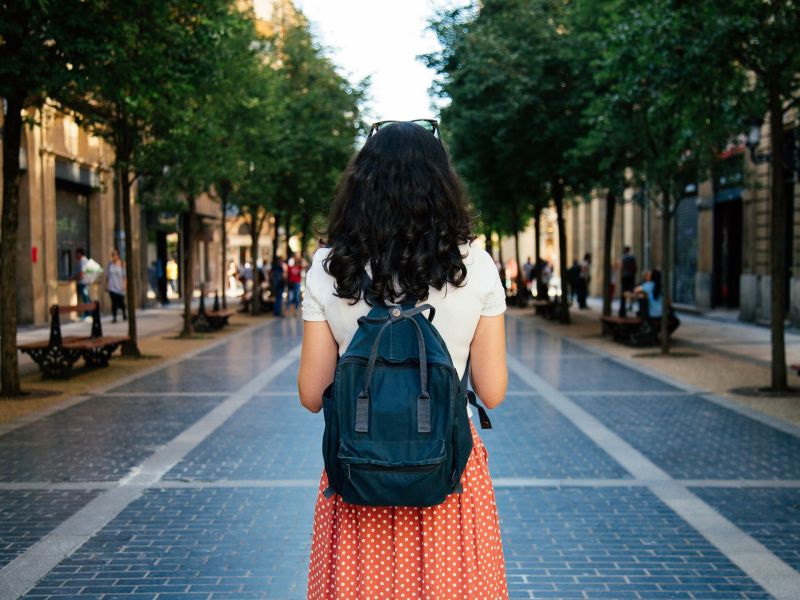 Frau alleine Backpack
