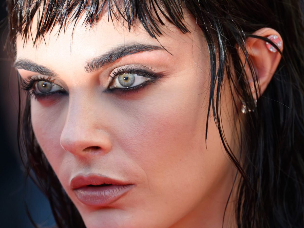 Cara Delevingne bricht den Dresscode – und sieht in Cannes so schön düster aus