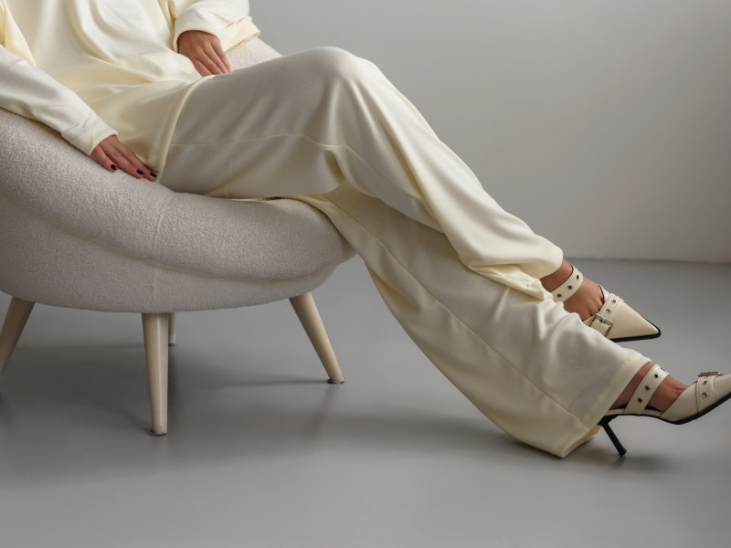 Frau mit Hose