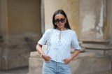 Frau in Bluse