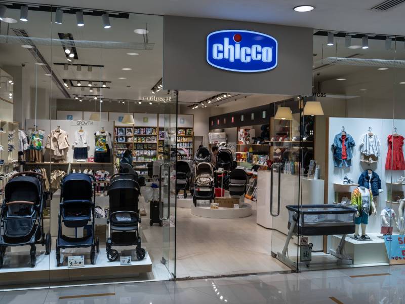 Du bist schwanger oder schon Mutter? Dann kennst du bestimmt den Babybedarf-Hersteller Chicco. Was du nicht kennst, sind diese 3 Funfacts.