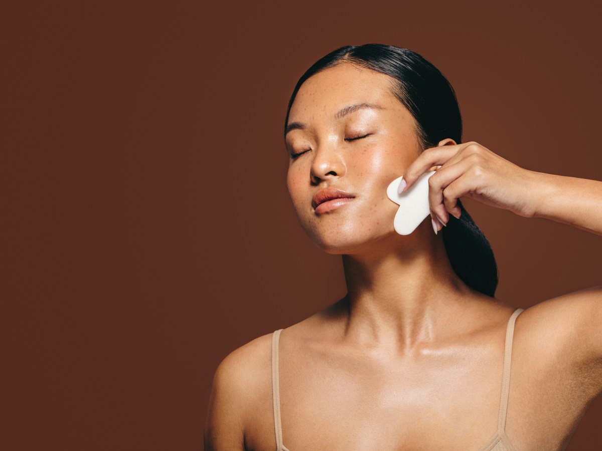 Face Taping, Gua Sha & Co.: Was wirklich funktioniert – und was nur Hype ist
