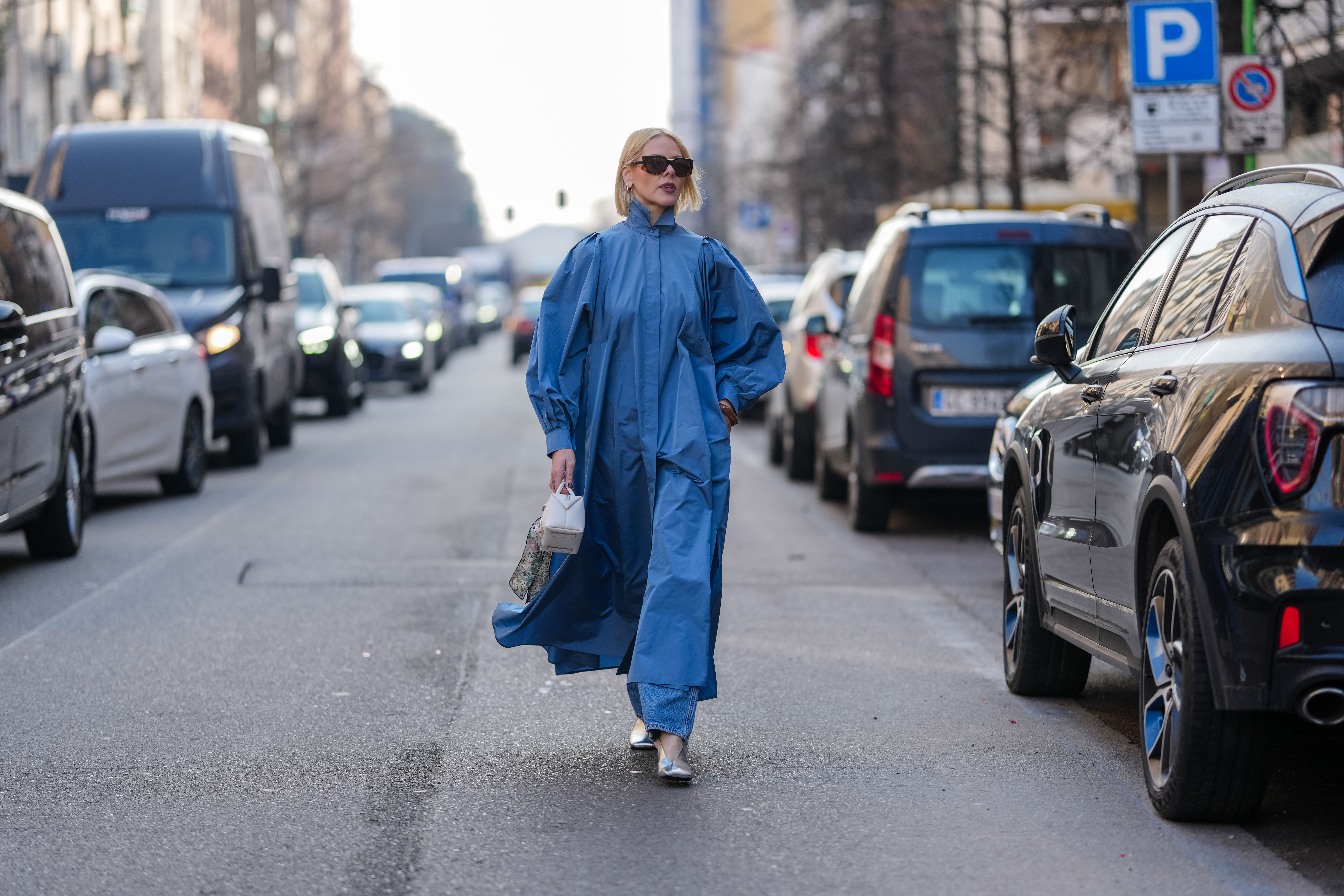 Jeanskleid-im-Sommer-Erst-mit-diesen-Schuhen-wird-s-ein-Fashion-Statement