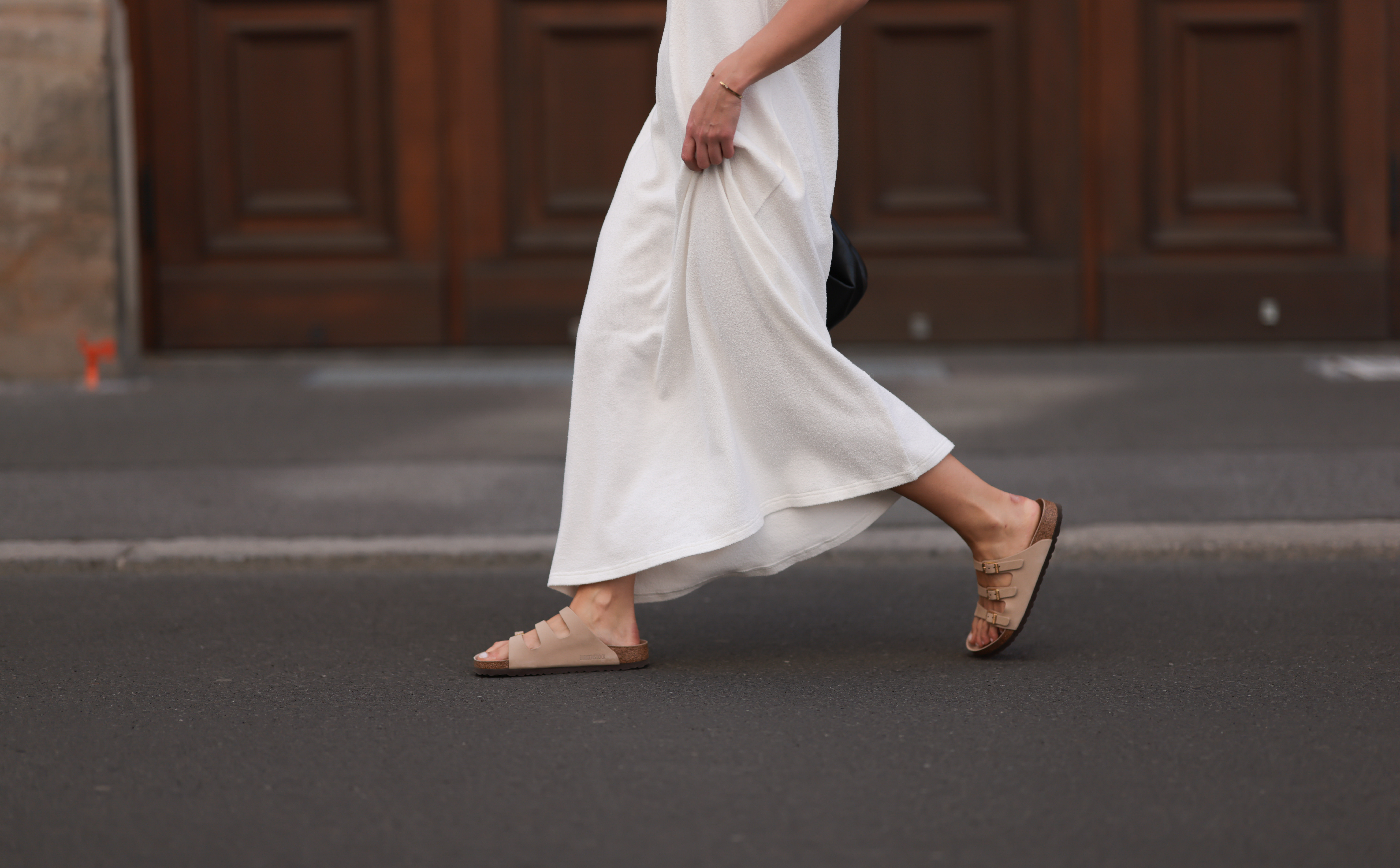 Bye-bye-Birkenstock-Diese-Sandalen-sind-bequemer-und-viel-stylischer