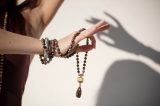 Kette an einer Hand