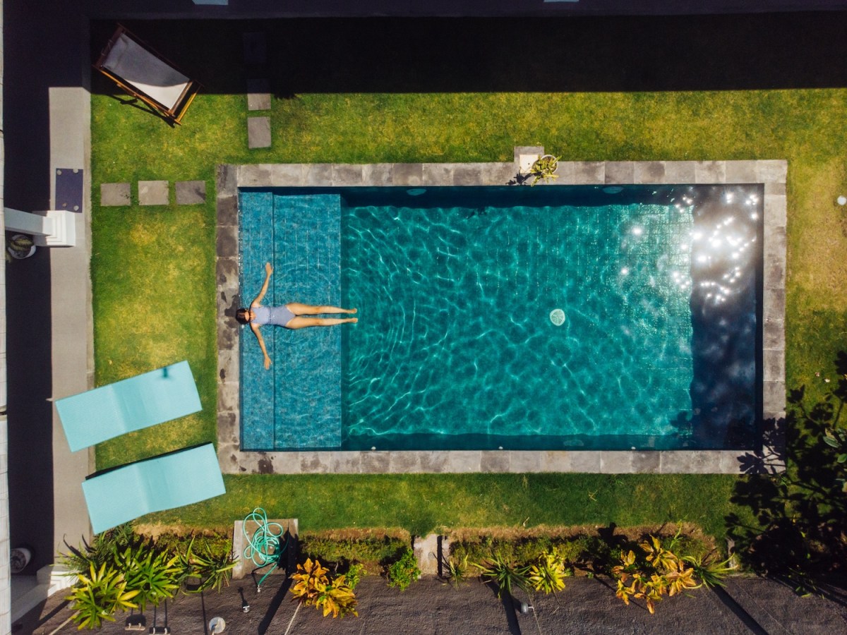 Pool im Garten: Wann dein Nachbar ihn dir verbieten darf