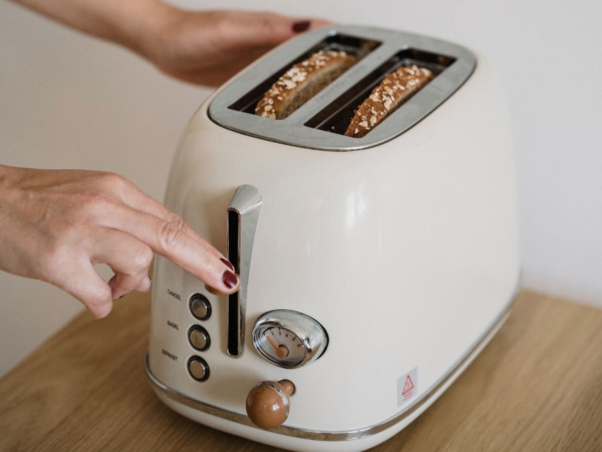 Retro-Charme als Schnäppchen: Sichere dir den ikonischen Smeg-Toaster für 12% weniger