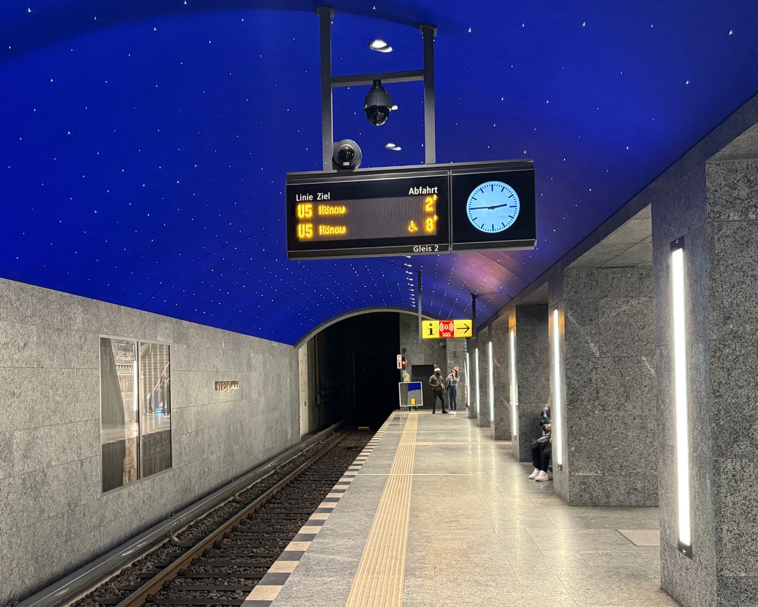 Sternenhimmel-unter-Berlin-Dieser-U-Bahnhof-ist-weltweit-einzigartig-und-verbl-fft-alle-