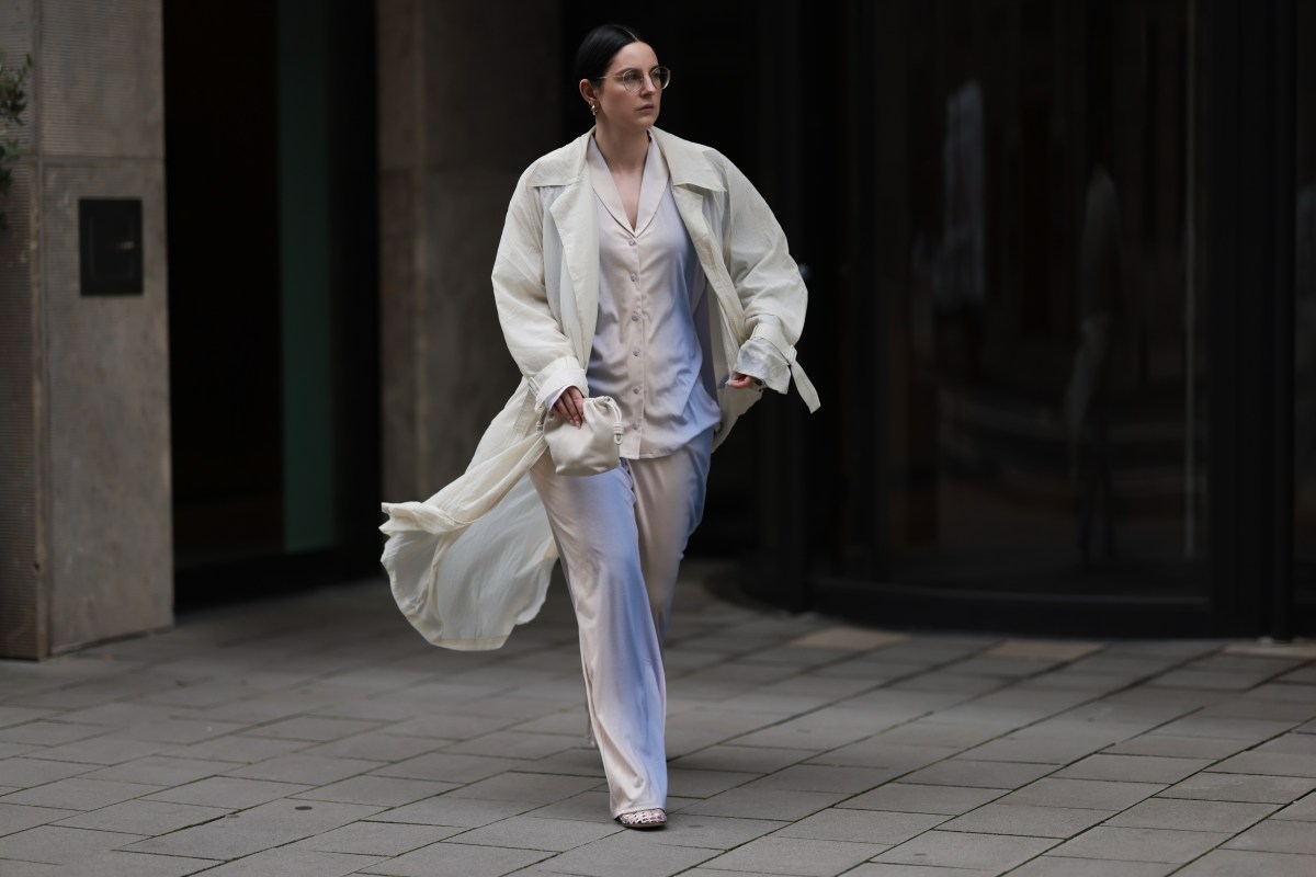 Frau im Pyjama