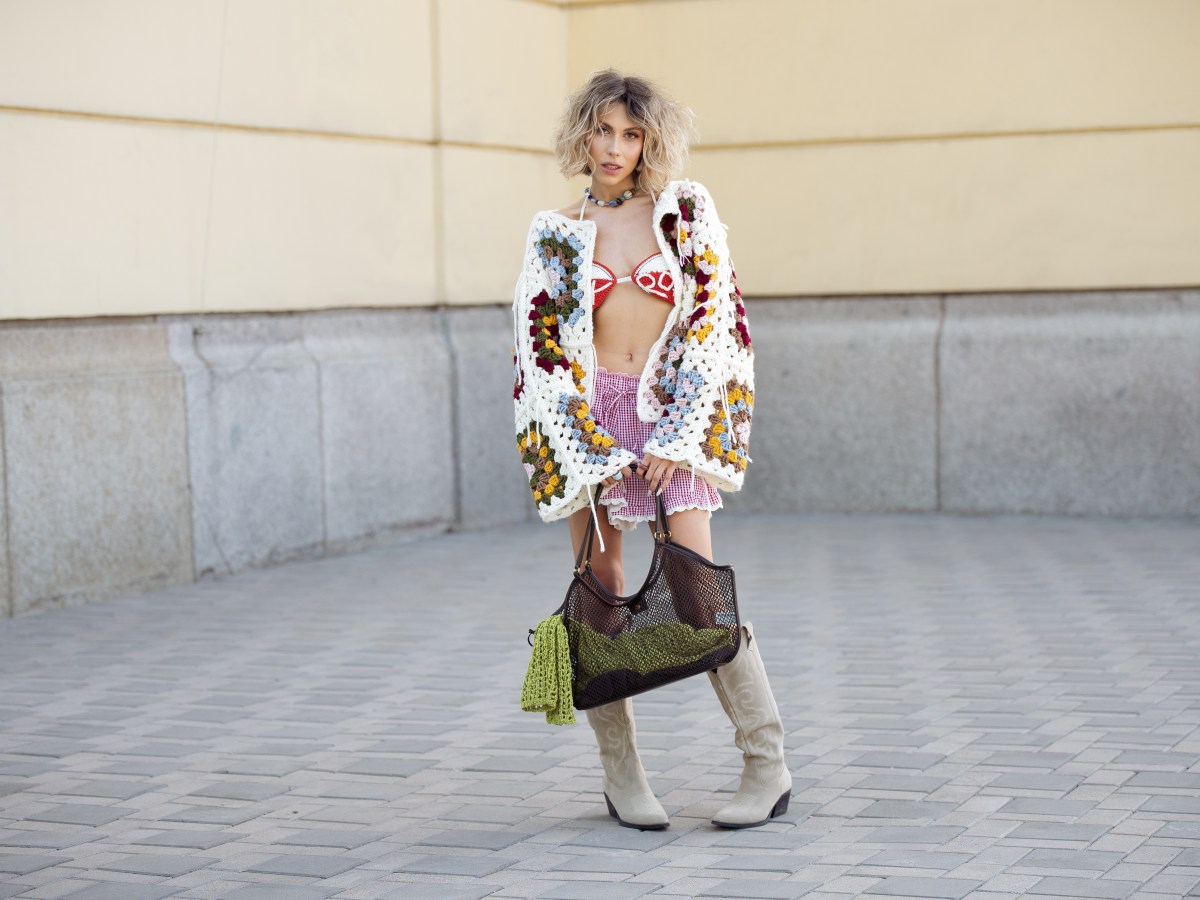 Frau mit Cowboy Stiefeln